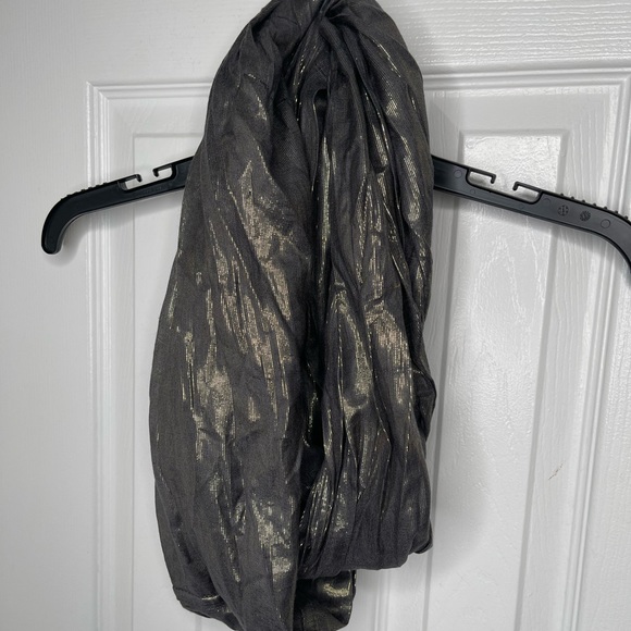 Women’s Scarf Bundle - Picture 10 of 11